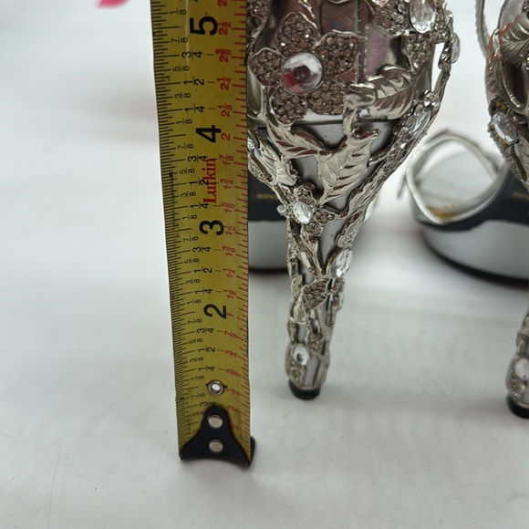 Marchi Mani Elegant Silver Women's Heels with Floral Design Size 6.5 MCH8689B - Picture 4 of 8